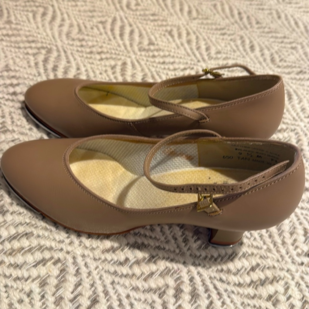 Barely used women’s heeled capezio tap shoes